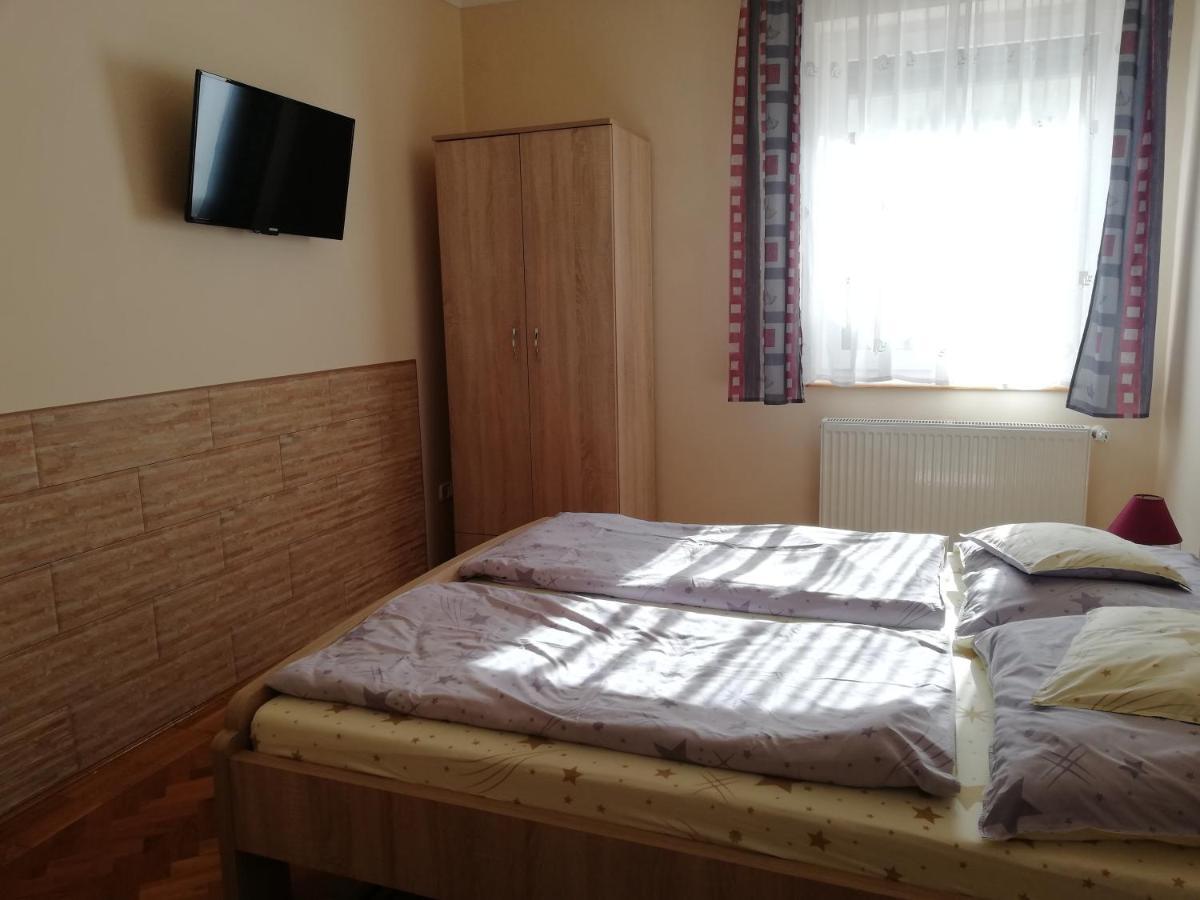 Imola Es Andrea Apartmanhaz Apartment Hajduszoboszlo Luaran gambar