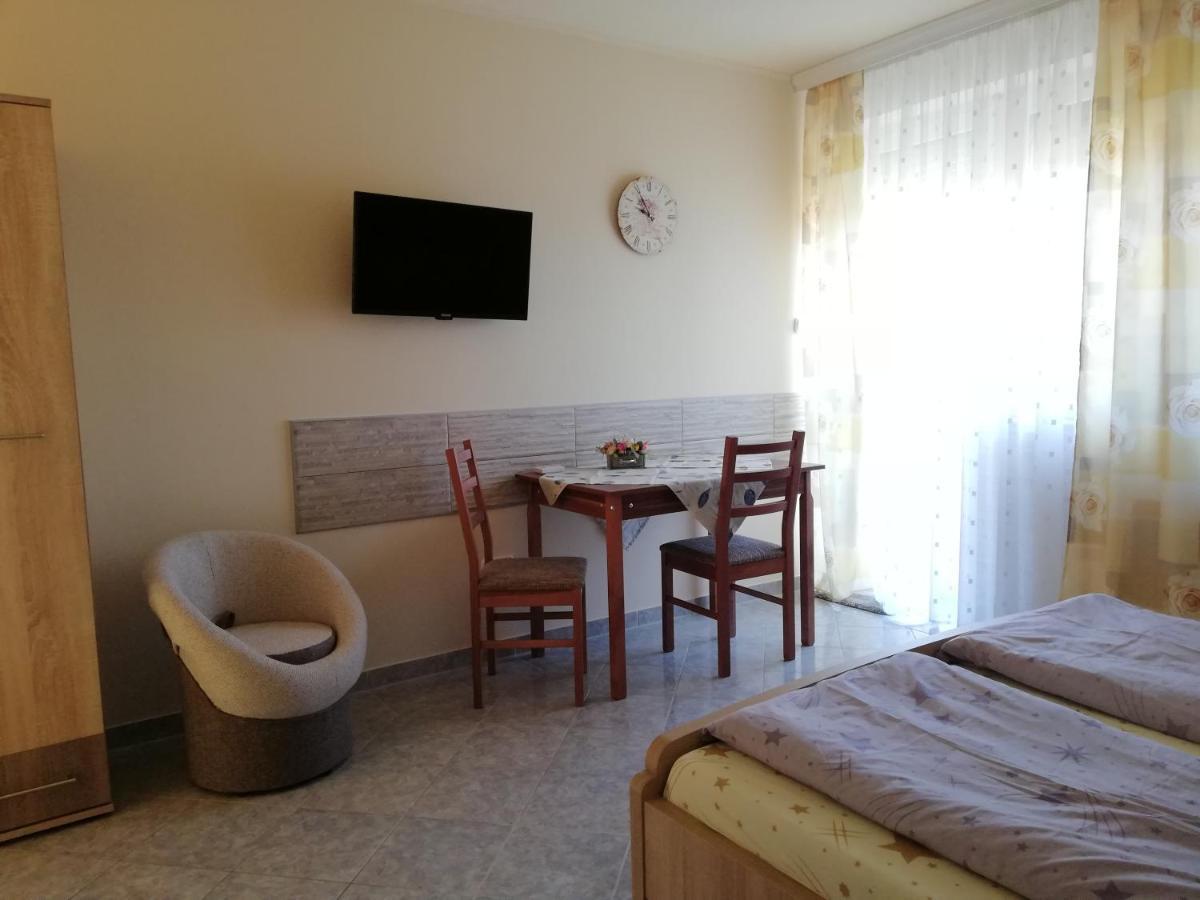 Imola Es Andrea Apartmanhaz Apartment Hajduszoboszlo Luaran gambar