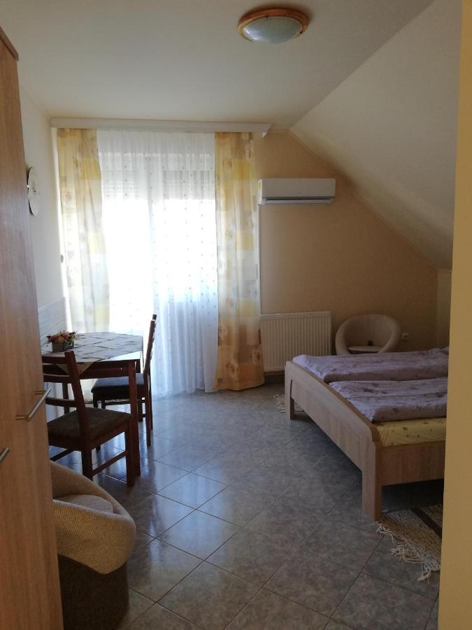 Imola Es Andrea Apartmanhaz Apartment Hajduszoboszlo Luaran gambar