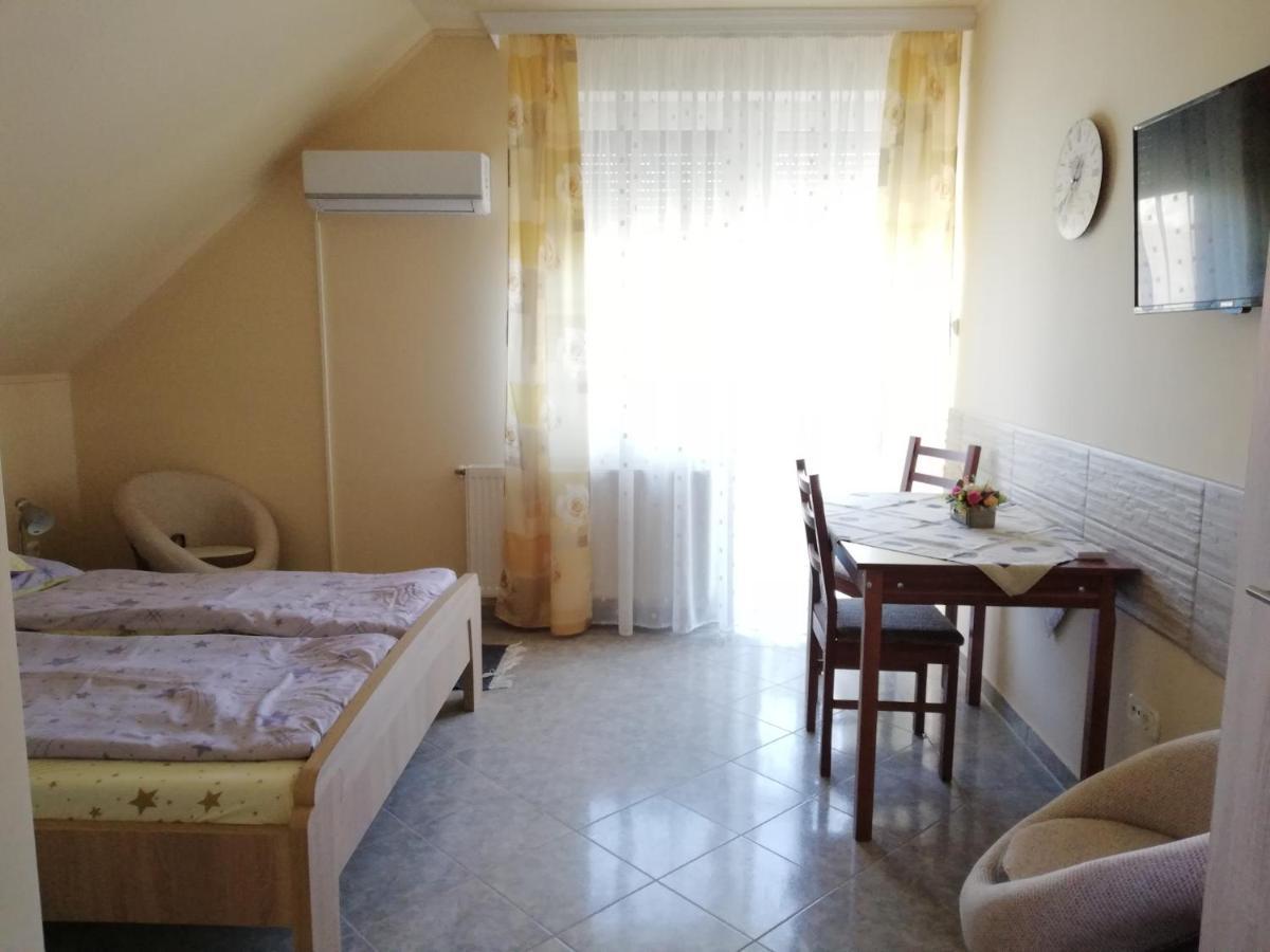 Imola Es Andrea Apartmanhaz Apartment Hajduszoboszlo Luaran gambar