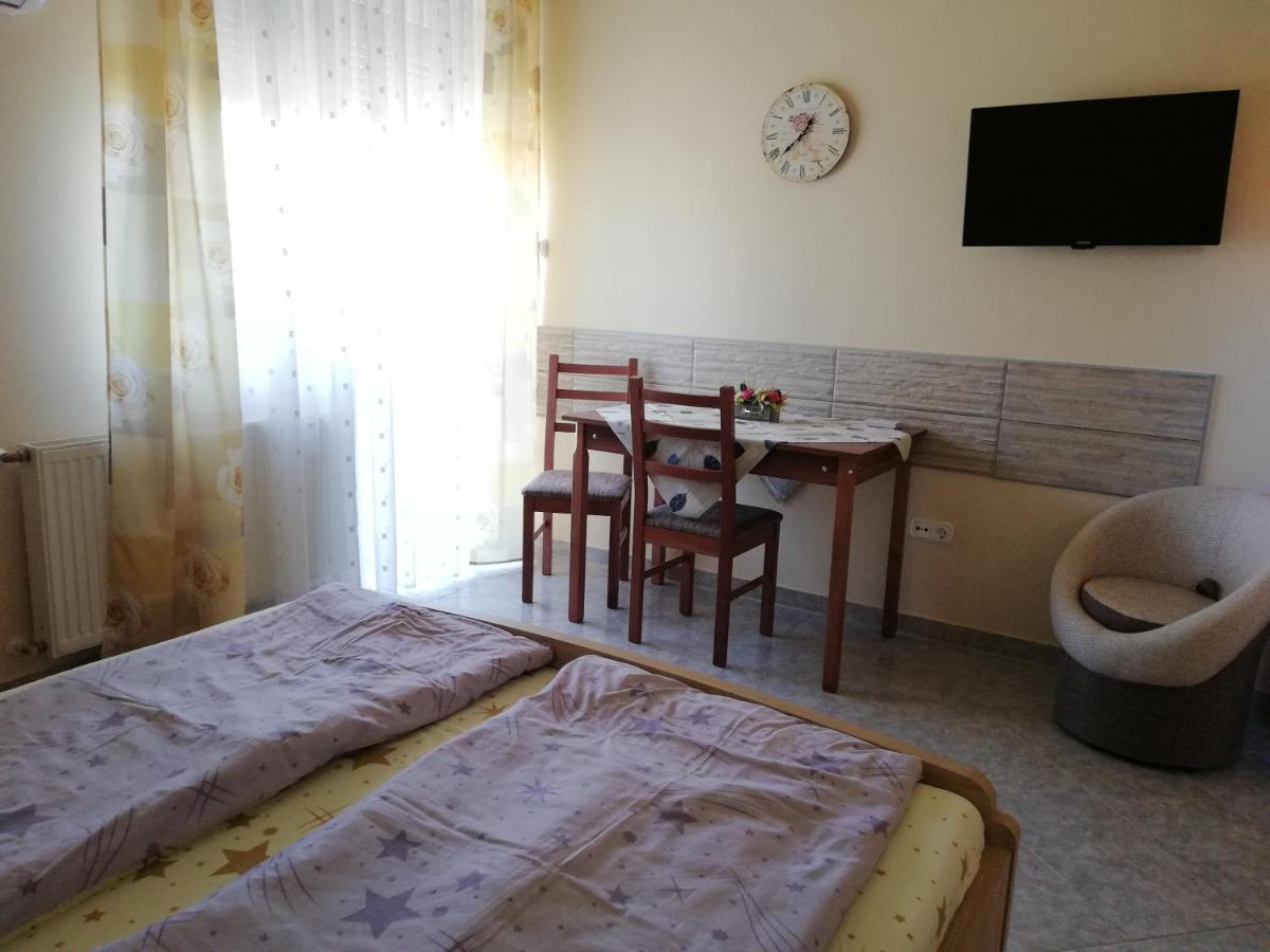 Imola Es Andrea Apartmanhaz Apartment Hajduszoboszlo Luaran gambar