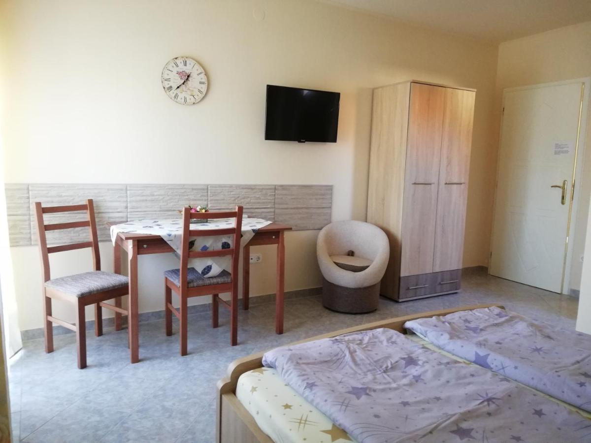 Imola Es Andrea Apartmanhaz Apartment Hajduszoboszlo Luaran gambar