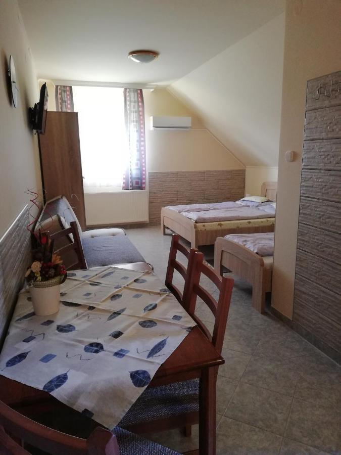 Imola Es Andrea Apartmanhaz Apartment Hajduszoboszlo Luaran gambar