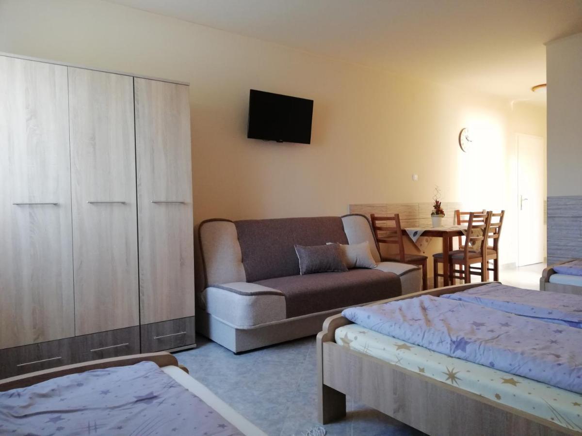 Imola Es Andrea Apartmanhaz Apartment Hajduszoboszlo Luaran gambar