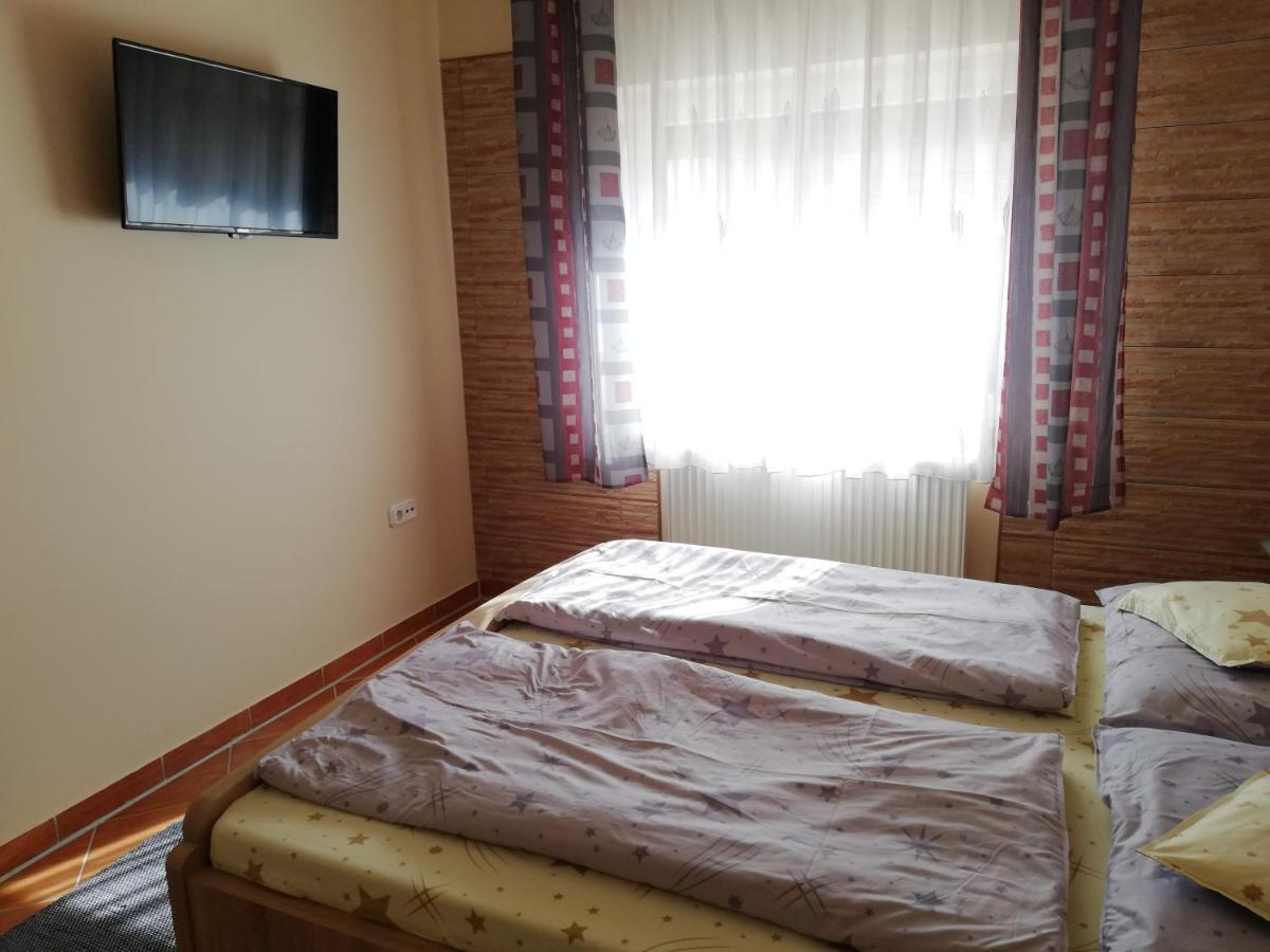 Imola Es Andrea Apartmanhaz Apartment Hajduszoboszlo Luaran gambar